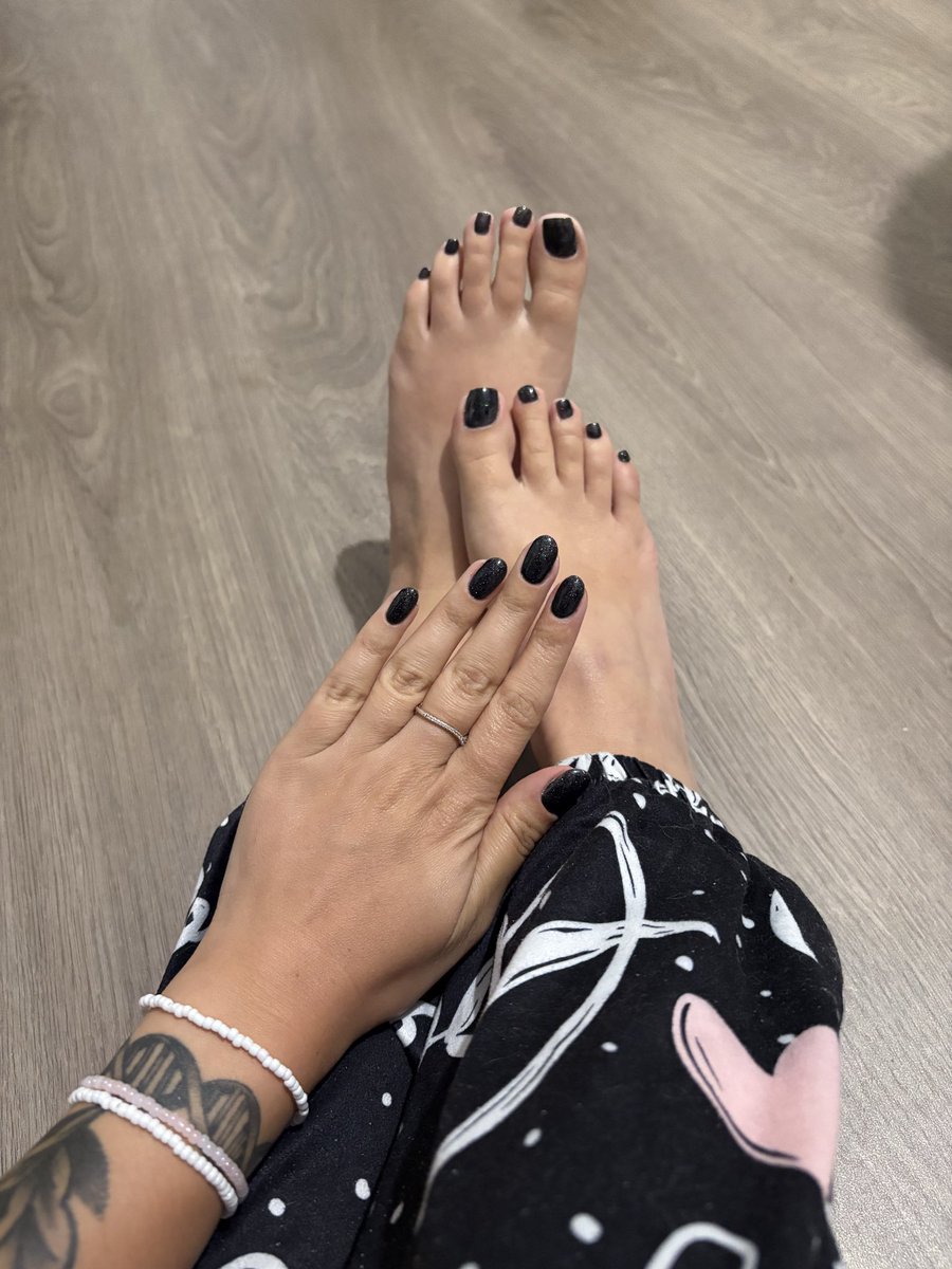 emmyfeets's tweet photo. Full black 🖤 https://t.co/74uqU83RdO