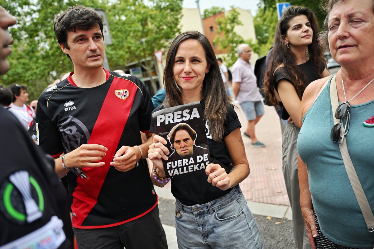 DaniGagoPhoto's tweet photo. No queremos ver, 
como hundes al Rayo,
 escucha al aficionado,
Presa Marchate. https://t.co/qTKvx5Y8LF