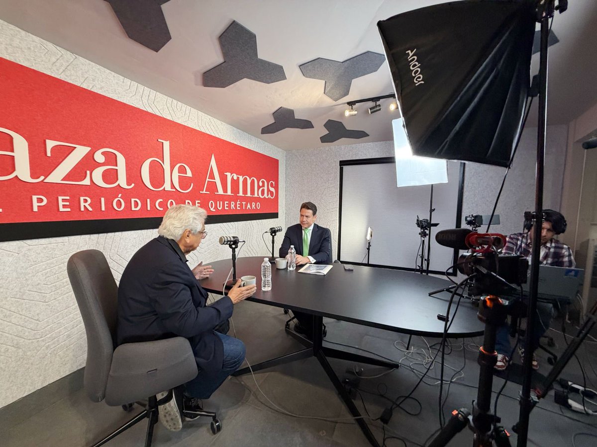 astudilloqro's tweet photo. En entrevista con @SergioVenegasA  para @PlazaDeArmasQro , precisé que, conforme a los acuerdos de nuestras dirigencias nacionales, se llevará a cabo una nueva encuesta para definir el resultado final.
Seguimos firmes y coordinados, porque el Verde construye y suma al proyecto. 

¡Que decida Querétaro! 

#Queretaro #RicardoAstudillo #PVEM