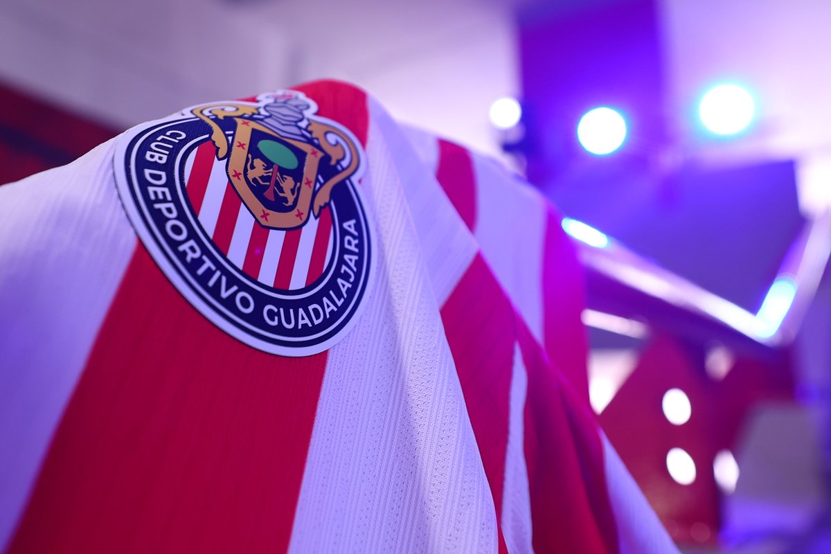 Chivas's tweet photo. ✅ ¡ROJIBLANCA LISTA! 🔴⚪️ https://t.co/JUebndw7Fc