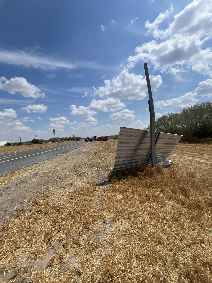 TxDOTPharr's tweet photo. TRAFFIC ALERT/LINN. Southbound US 281 traffic impacted all day after a truck hauling 40,000 pounds of produce overturns. Traffic has been utilizing the NB lanes for NB &amp; SB travel. Truck removal expected soon. https://t.co/Wnx2EL6wiJ