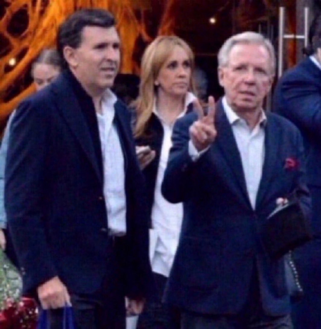 aguir71888's tweet photo. 🚨Joaquín López Dóriga Ostolaza hijo de López Dóriga, es director de Farmacias Benavides, de Farmacias Ahumada en Chile y la farmacéutica Tankfarm. 

🚫Estos monopolios fueron parte del sabotaje para las vacunas vs Covid-19. Es el coyotaje en los medicamentos.

De @DavidVargasA18 https://t.co/N4i6pzadyp
