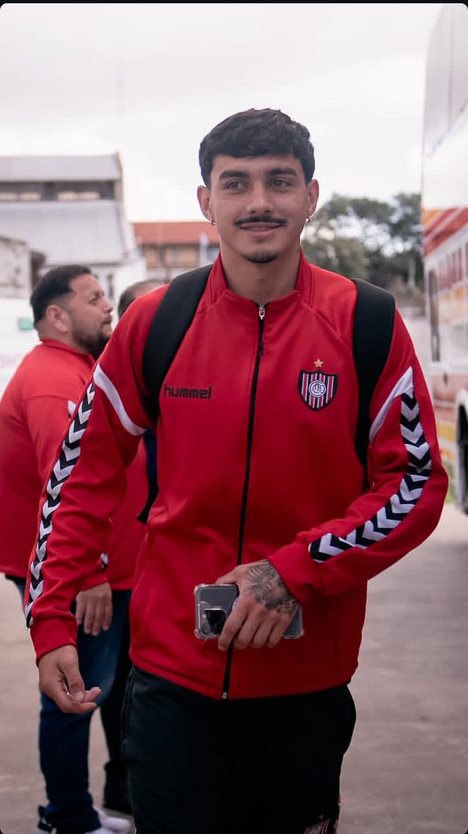 cordobedechaca's tweet photo. No lo puteen es un chico del club, y tuvo la mala suerte de estar con mono neuronales

El culiadaso que se da vuelta// al que le decian
@ChacaOficial https://t.co/ADw4iorLaf
