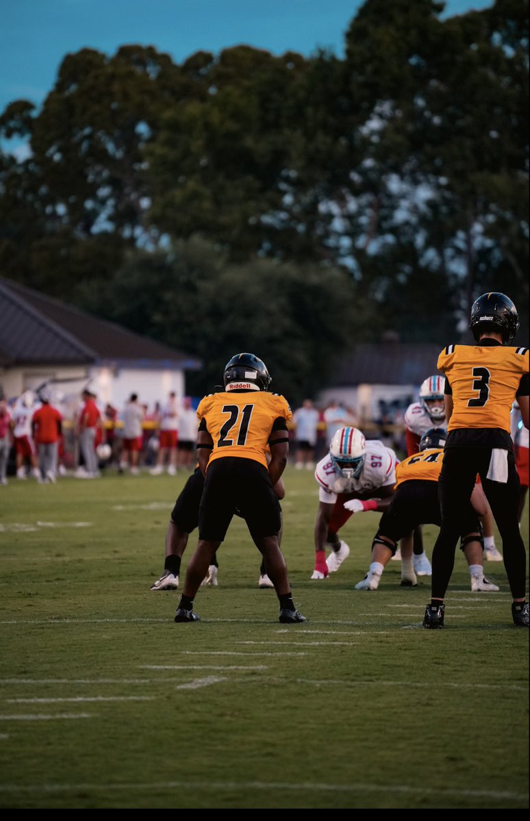 edub_28's tweet photo. Week 1 DONE! Fought hard and ready to see our performance for the rest of the season
#gametime
#hardworkpaysoff
#undertheradar https://t.co/xYVPtV8p0W