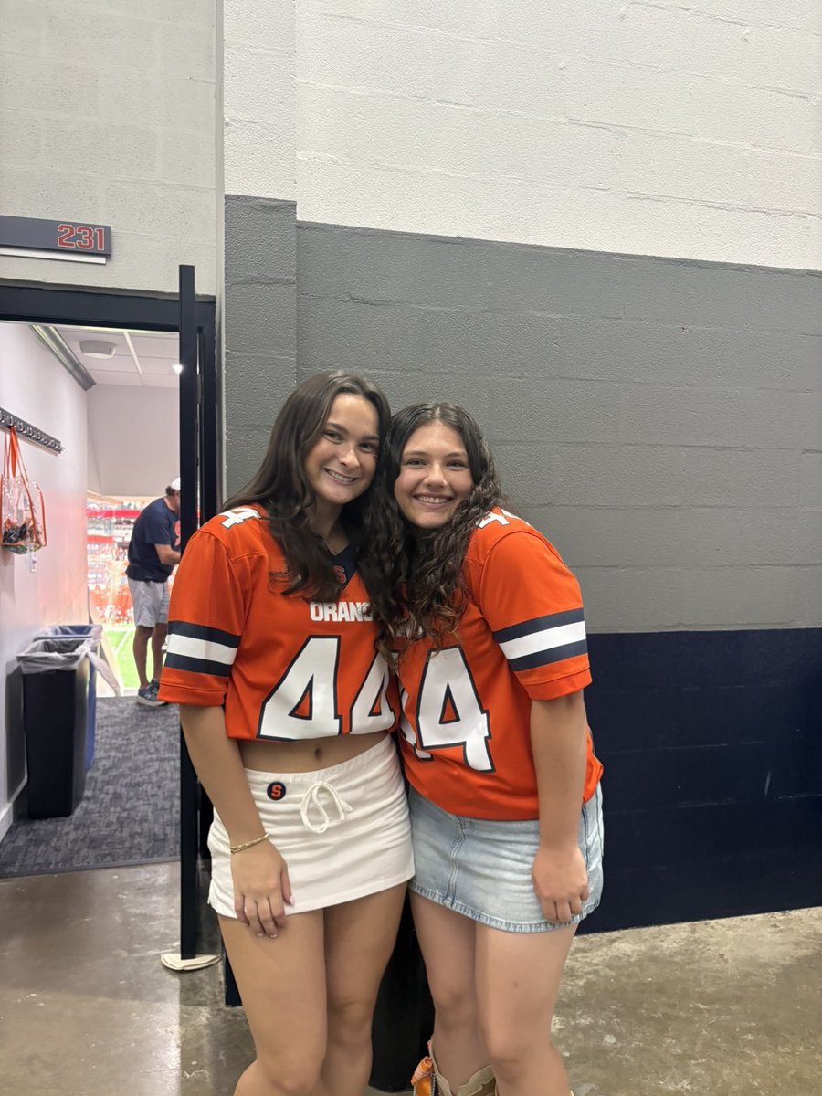 AdriannaCondrad's tweet photo. Had an awesome time at the Dome today! Got awesome seats with my mom and got to spend some time with one of my best friends in the student section! no better place to be 🧡💙🍊

@sdoepking11 @CoachTravisOwen https://t.co/ImpndK44Jx