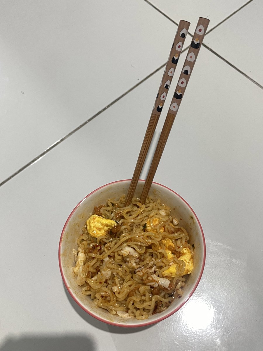 bitttttermelon's tweet photo. Laper tengah mlm 🍝 https://t.co/LWF3qnGZCt