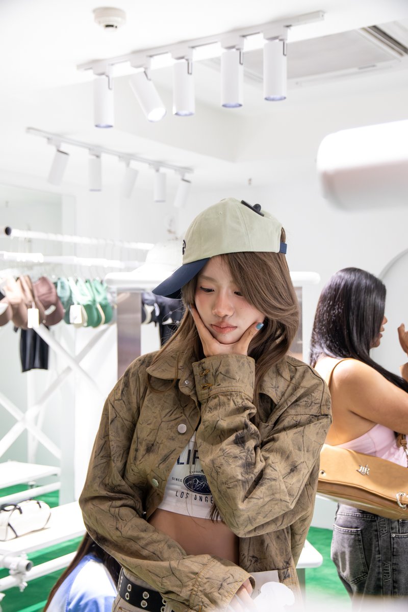 Solrinz's tweet photo. แองจี้~~ ผมยาวไวมาก

[Angie Wizzle @ EMIS Siam Center Grand opening]

More pics >> https://t.co/49jGtLaRFr
 
#AngieWizzle
#AngieNCV
#WizzleTh #EMIS
#EMISSiamcenter https://t.co/zWQ0iXNNPt