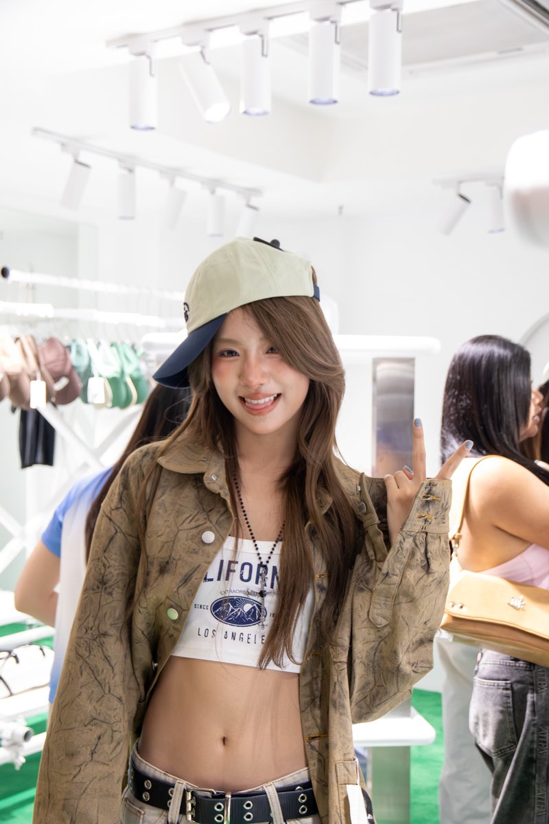 Solrinz's tweet photo. แองจี้~~ ผมยาวไวมาก

[Angie Wizzle @ EMIS Siam Center Grand opening]

More pics >> https://t.co/49jGtLaRFr
 
#AngieWizzle
#AngieNCV
#WizzleTh #EMIS
#EMISSiamcenter https://t.co/zWQ0iXNNPt