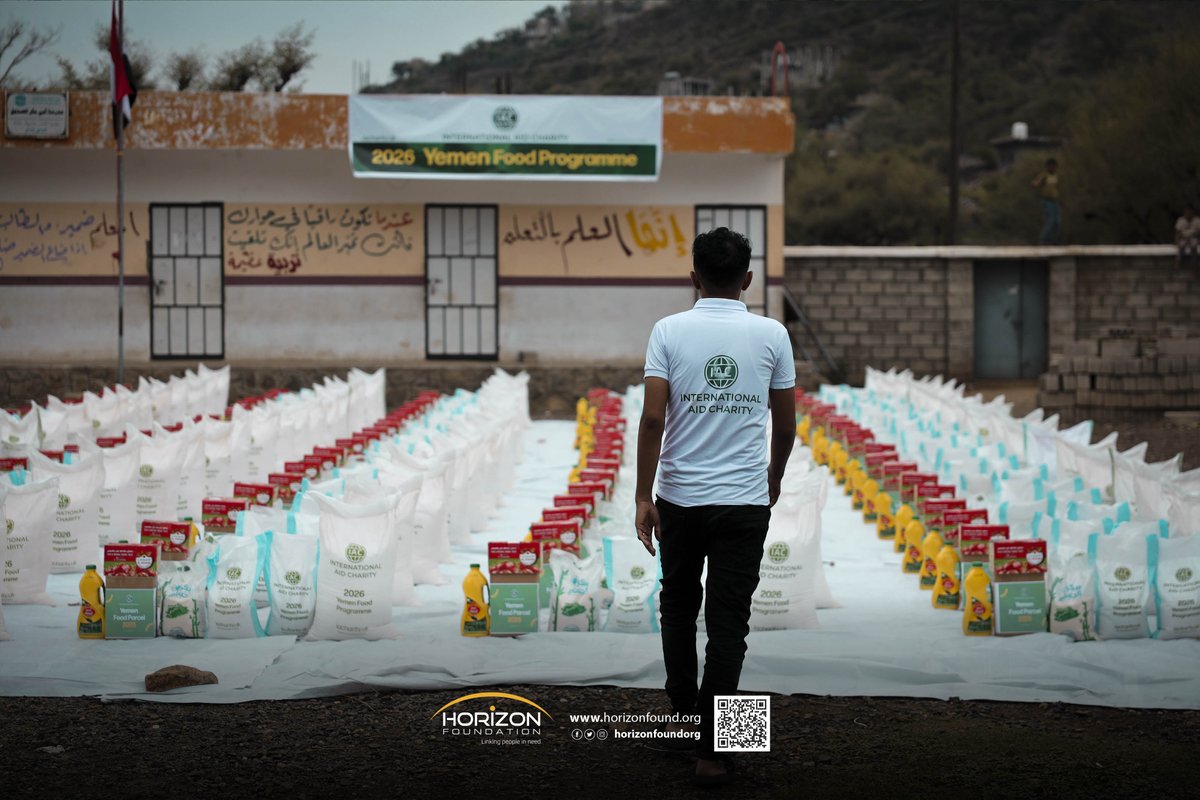 HorizonFoundOrg's tweet photo. تواصل مؤسسة هورايزون للتنمية (قطاع الأمن الغذائي) جهودها الإنسانية في توزيع الطرود الغذائية للأسر النازحة والأشد احتياجاً؛ لتخفيف الأعباء المعيشية عنها وتعزيز أمنها الغذائي. https://t.co/EwIY1GYTIj