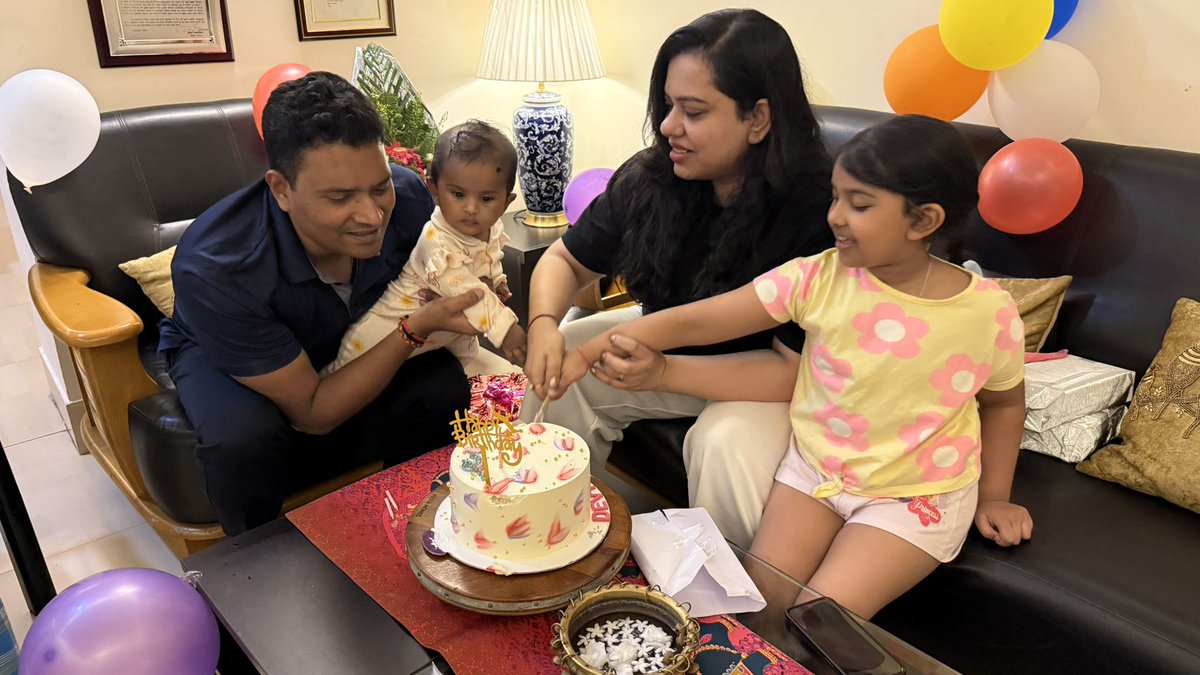 ipskumarashish's tweet photo. बारिश की हर बूंद कह रही है आज..
मुस्कुराने का भी होता हैं एक अंदाज… 
जन्मदिवस की हार्दिक शुभकामनाएँ.. 💐🎂💐🎂
@shekhar_devyani https://t.co/rr0Xuv4LLV