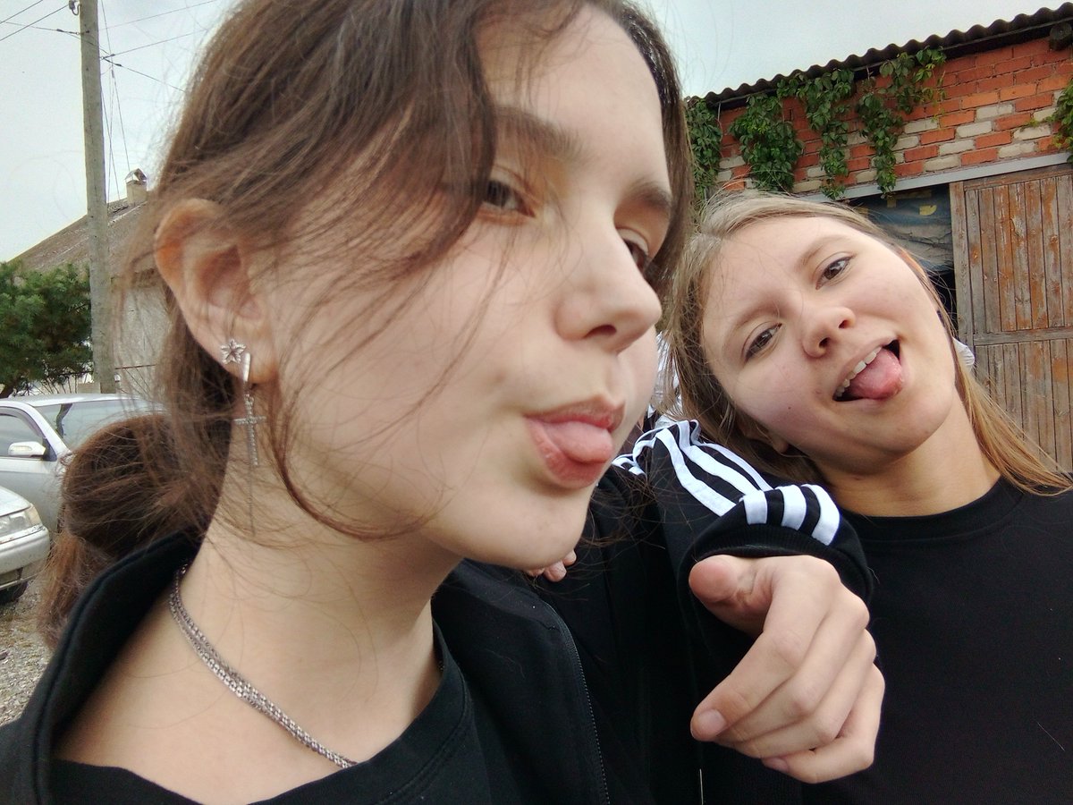 lerronwad's tweet photo. с любимкой седня виделись❤ приехала ко мне, попиздели, уехали @linaaw28linaav7 https://t.co/ahDvOgvLKi