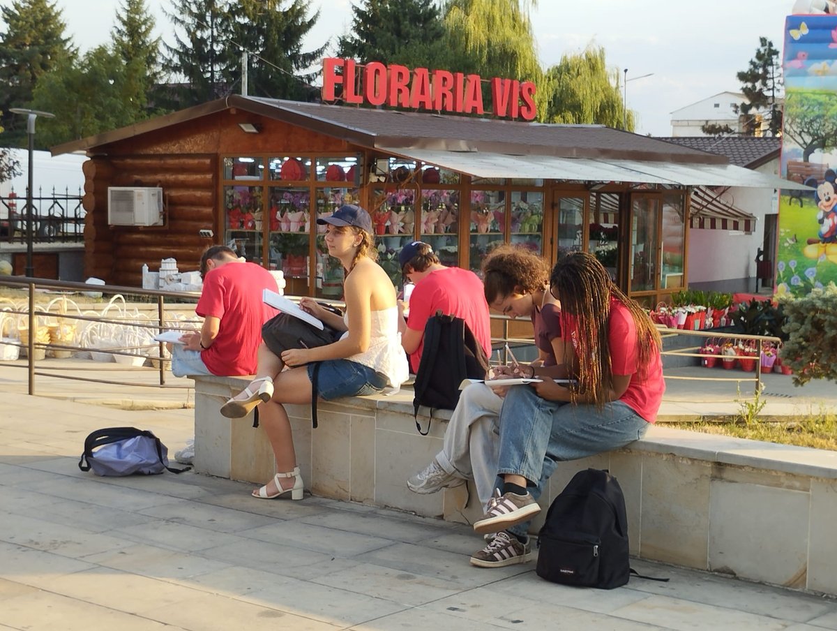lamayenne's tweet photo. 🇪🇺 [#EUROPE] 4 RÉGIONS POUR L’EUROPE : une expérience inoubliable ! 🇷🇴

Du 16 au 21 août, 26 jeunes Mayennais ont pris la direction du département de Suceava, en Roumanie, pour vivre une nouvelle édition !

Bravo à toute la délégation pour cette magnifique aventure ! 👏💙💛 https://t.co/oL5MA6Gt3j