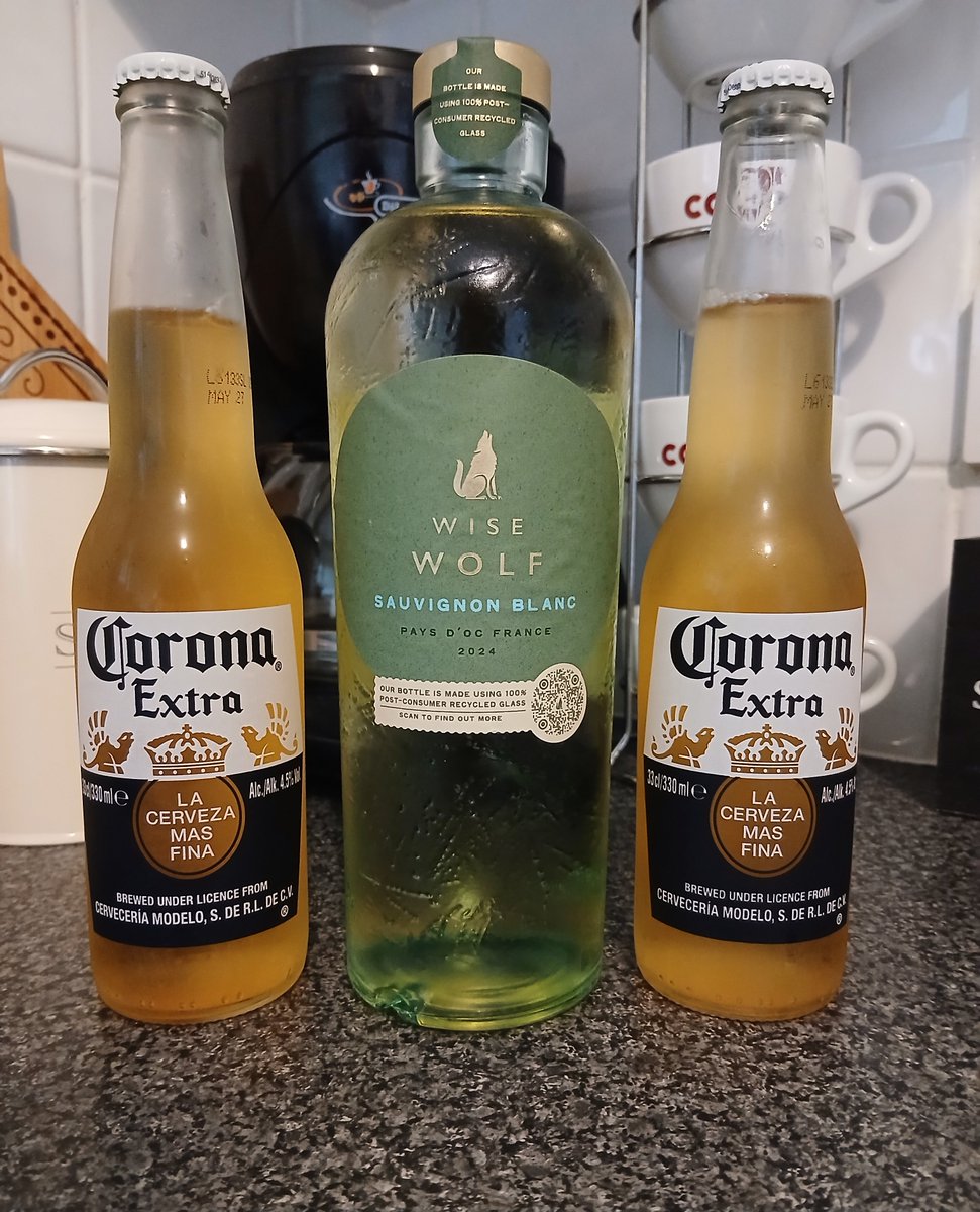Keef_B_1's tweet photo. Gonna be wolfing these down tonight. 🐺 
#WiseWolf #Corona #beer #beers #beerlover #BeerUs #beertalk #beertweet #BeerX #wine #winetime #winelovers #winetasting #SaturdayNight #SaturdayThoughts #SaturdayVibes #bekind #keepitreal #keepgoing #keepthefaith #love 
@coronauk 
🙏❤️✌️ https://t.co/4hz97xAcpM