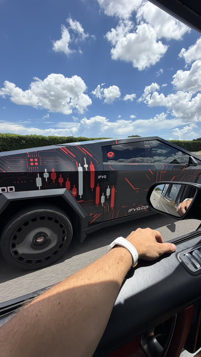 DodgysDD's tweet photo. I’m driving on 95 in florida right now and this guy has his daytrading strategy on his car😭

What a legend https://t.co/6taSH5LgFo
