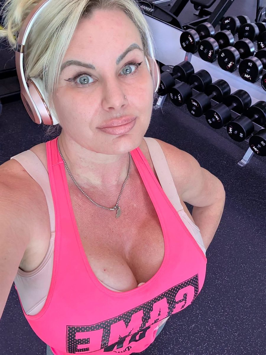 Jennifer1400cc's tweet photo. Finishing up at the gym ! Excited for this Labor Day weekend 

Where’s my skinny margarita ? Haha https://t.co/U4ZGVCWu3W