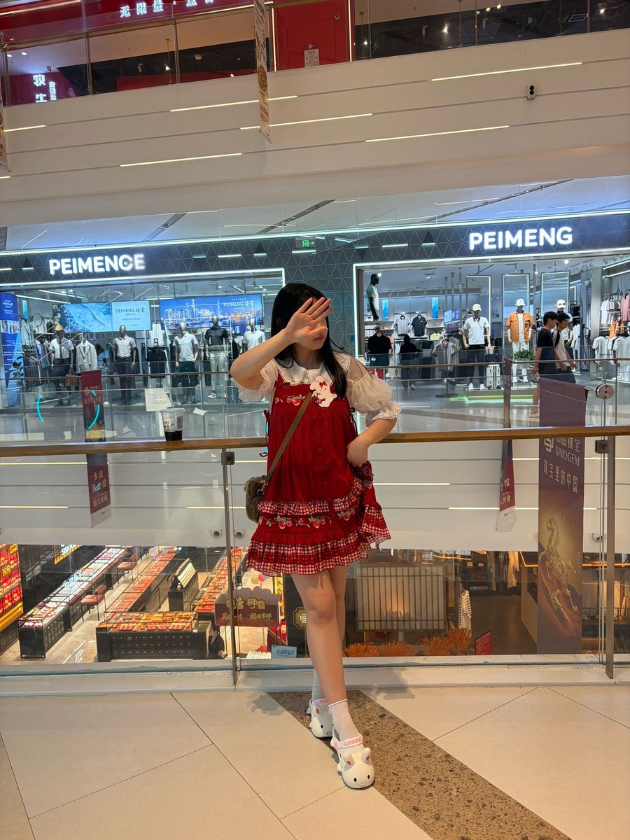 miaojiang77's tweet photo. 商场拍照耶￼￼ https://t.co/jWZpwkjsbI