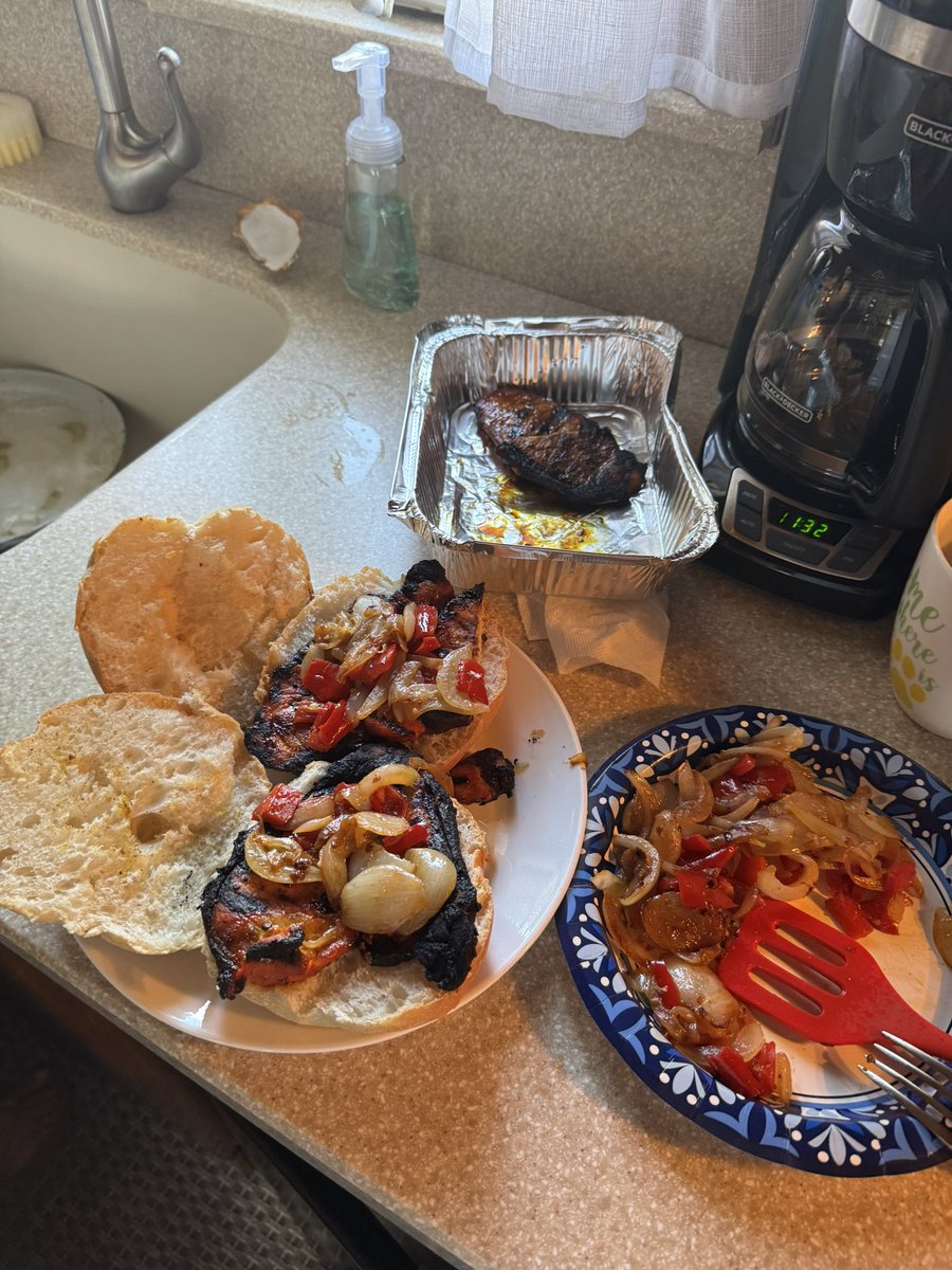 joe0ss's tweet photo. Bifanas for lunch 😋
Thinly sliced pork cutlets in a spicy Portuguese marinade topped with onions and peppers on a Portuguese roll(paposeco) https://t.co/mqqqXZyzHc