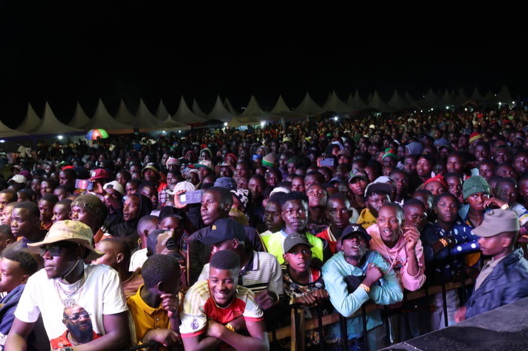shakzboutiqmbra's tweet photo. Happening now 
Ekigutuuro kya @BoonaFm 
Rukungiri stadium 
Awarding cyclists winners n awards

#foryoupage #ekigutuurokyaboonafm26 #BoonaFmAT9 
#boonafm https://t.co/7yOzR72mKD