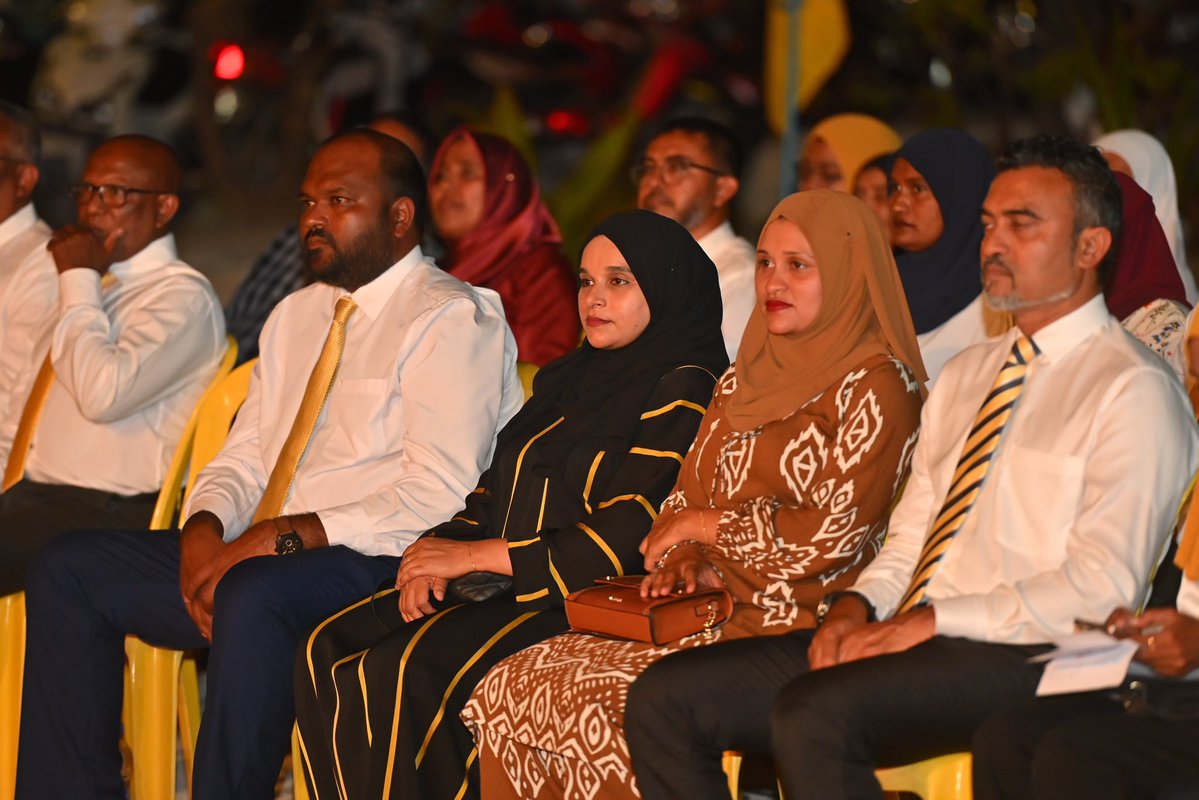 Kudathuthu's tweet photo. ދިވެހިން ވެއްޓިފައި މިވާ އިގްތިސޯދީ އަދަވަޅުން ސަލާމަތް ކުރެވޭނެ ވެރިޔަކީ އަބުދުالله ޝާޙިދުކަން ޔަޤީން. 

#zamaaneeraajje
#zamaanyraajje #fudhuntheriraajje #shahid2028 #MDP #KFC📍 https://t.co/dgLWiwWAic