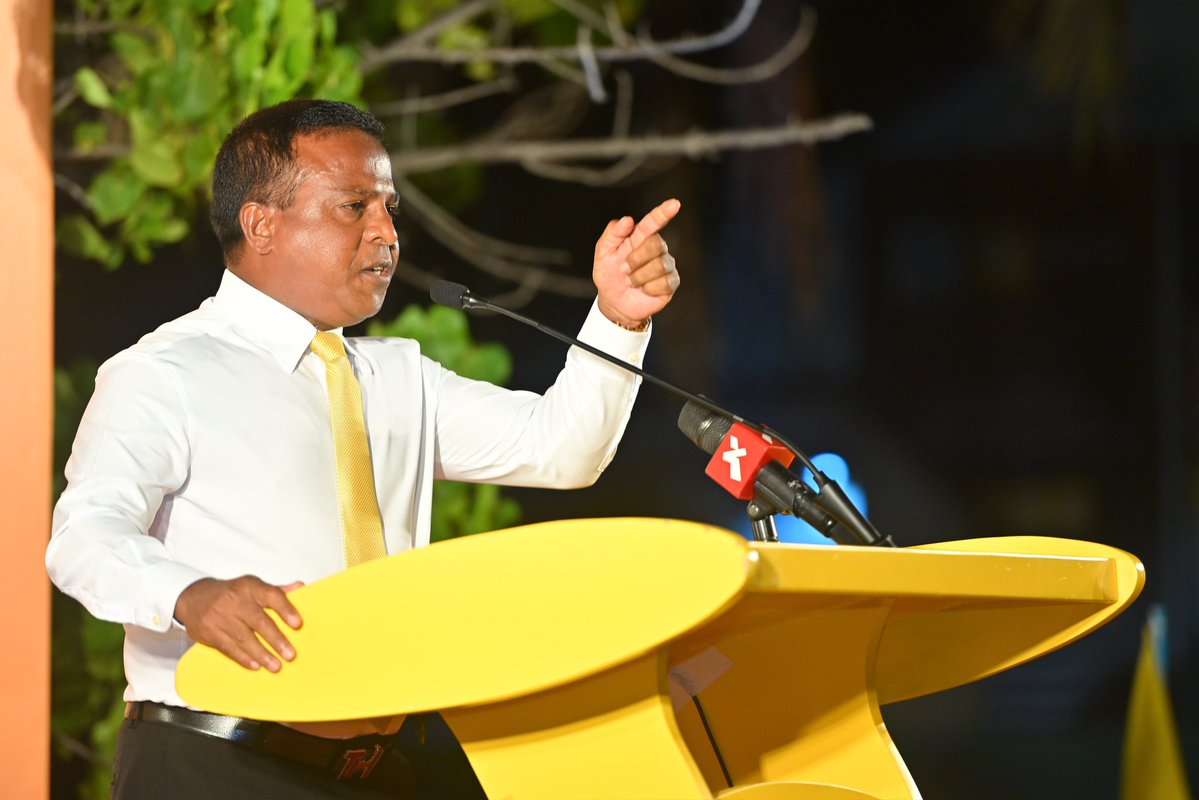 Kudathuthu's tweet photo. ދިވެހިން ވެއްޓިފައި މިވާ އިގްތިސޯދީ އަދަވަޅުން ސަލާމަތް ކުރެވޭނެ ވެރިޔަކީ އަބުދުالله ޝާޙިދުކަން ޔަޤީން. 

#zamaaneeraajje
#zamaanyraajje #fudhuntheriraajje #shahid2028 #MDP #KFC📍 https://t.co/dgLWiwWAic