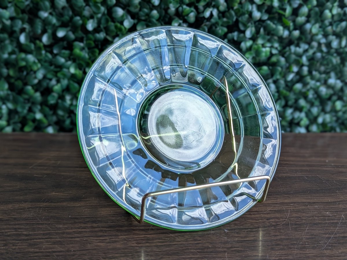 WavyDaisyShop's tweet photo. We love #vintage #UraniumGlass 

These plates are most likely #1950s #automicage tea saucers and make for exquisite #GlassDecor

Now available: https://t.co/usv1k5lmxS via @Etsy https://t.co/Y3vGA9ChU5