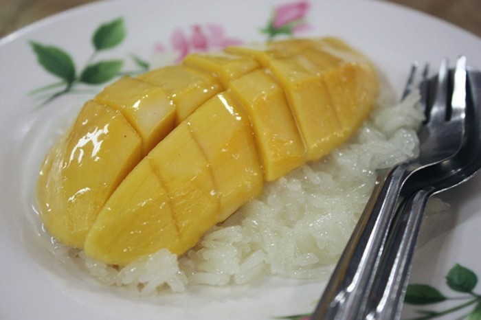 ashmorzone's tweet photo. Just found the last cold mango sticky rice in the fridge after a long day—sweet, creamy, and total comfort. ， https://t.co/ALZM5GHvHQ