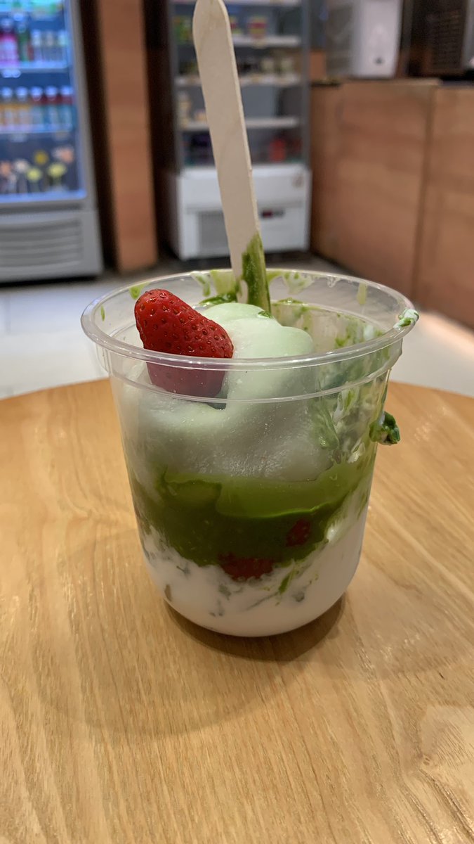 inthesolace's tweet photo. matcha strawberry daifuku, acaii // overratedddd lol its not that good and too sweet.. i dont like it at all https://t.co/xghAje9xvi