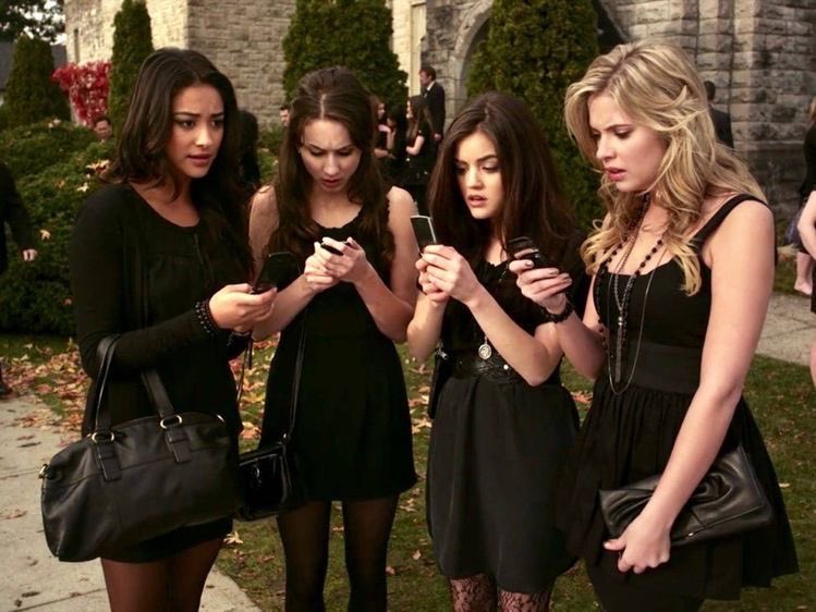 parkersmjw's tweet photo. so happy to see pretty little liars love on my tl because it’s the best show ever https://t.co/97OoDUMn03