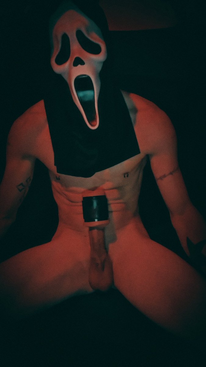Midwestworker88's tweet photo. Just think of the fun you could really have with a 8inch BWC and a Ghostface that would taste every bit of you and then give you every inch 😉😈 https://t.co/0gysVksavI