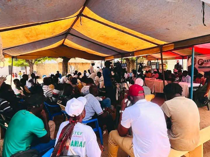 SonkoDiego74900's tweet photo. Anna Macky mu ndaw 🇸🇳| NDIAGANIAO | Journée de lancement de vente des Cartes de membre Pastef Les Patriotes.✌🏾🥳

On arrête pas la mer avec ses bras.💪🏾
L’élan se poursuit…

#Sénégal #Pastef #Mbour #Ndiaganiao https://t.co/7G8V4UqyJf