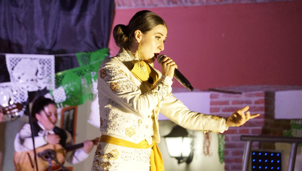 EEE_DUO's tweet photo. VANESSA RIVERA EN VIVO JALISCO Septiembre del 2021 https://t.co/LXkyAMBujx