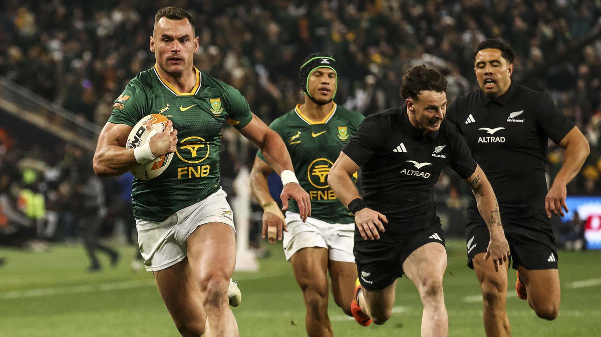Springboks's tweet photo. Match report: The #Springboks went 2-1 up after winning a pulsating RGR Test at the FNB Stadium by 29-24 - more here: https://t.co/pgt6sSdv5a 💥
#ForeverGreenForeverGold #RugbysGreatestRivalry https://t.co/9sSdmDDRye