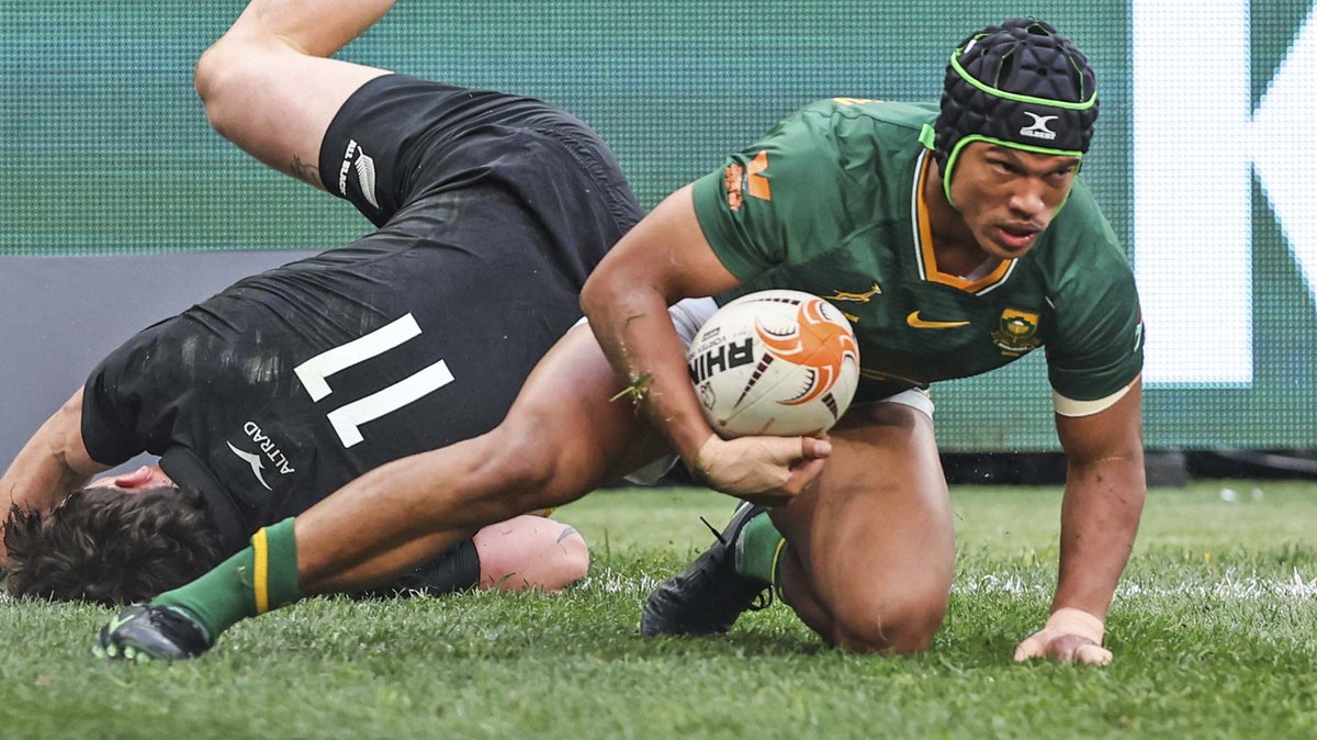 Springboks's tweet photo. Match report: The #Springboks went 2-1 up after winning a pulsating RGR Test at the FNB Stadium by 29-24 - more here: https://t.co/pgt6sSdv5a 💥
#ForeverGreenForeverGold #RugbysGreatestRivalry https://t.co/9sSdmDDRye