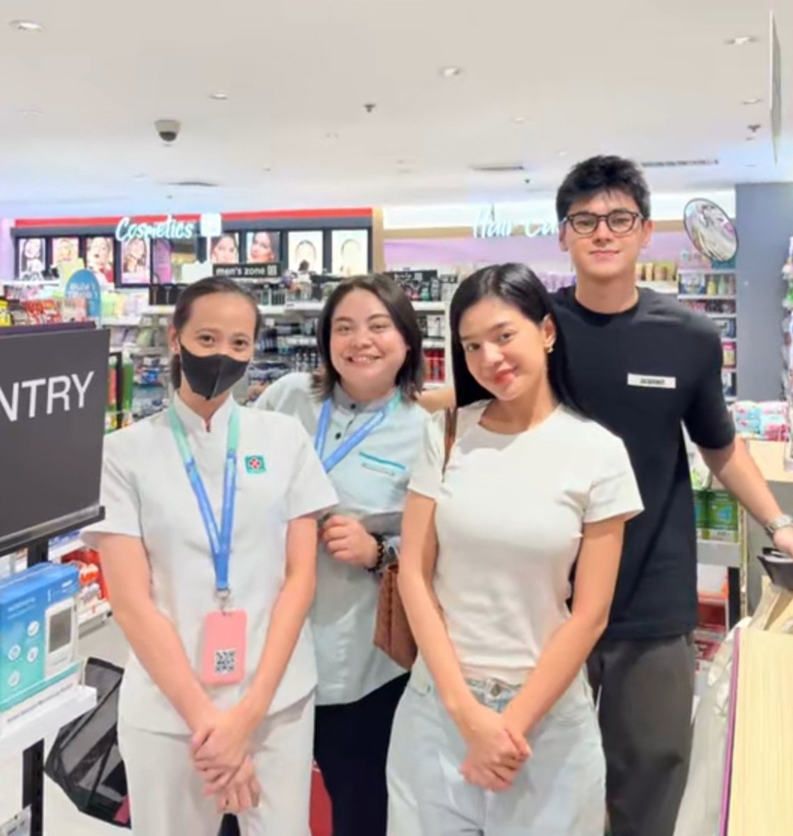 AnneDustBia1984's tweet photo. Aaww kelan po to? DB sightings.. Namingaw kaayo ko ninyong duha! 🥺🥰🌻💛

#DustBia

Check out Jessica Lomacao's video! #TikTok https://t.co/2GaaurZo7U https://t.co/BdFqM9mNGZ