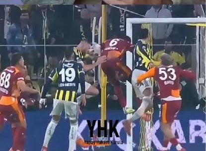 ddogukankaya_'s tweet photo. Dakika 18 olaitan el ile oynuyor. Penaltımız verilmiyor

Aynı pozisyon Fenerbahçe’nin golü iptal olmuştu

#FBvBJK https://t.co/ceT45NTRNE