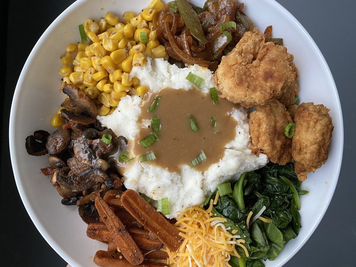 drawntosenia's tweet photo. I like my plates colorful and packed with veggies! https://t.co/MPj7g0Nyfm