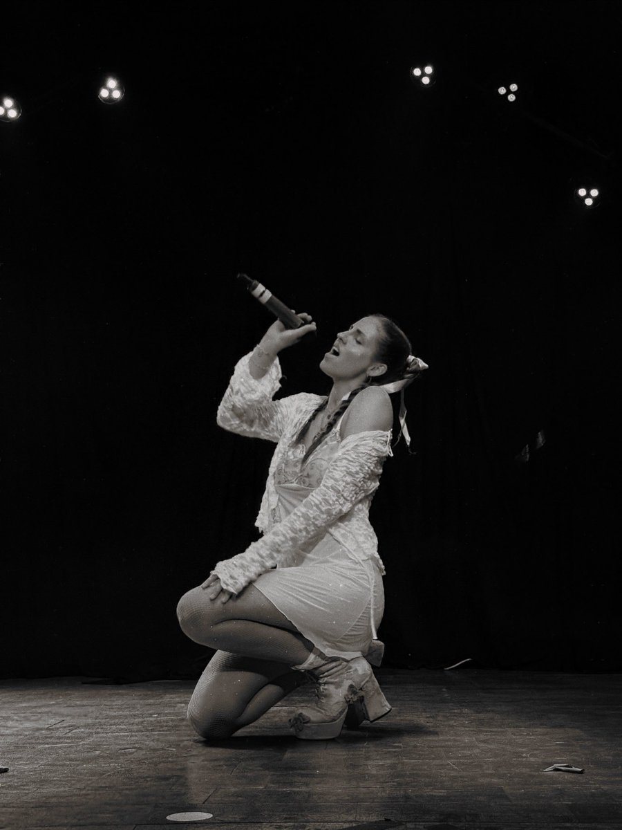 iamcorena's tweet photo. got to perform last night for the first time in forever 🩵 https://t.co/HzVUbUh4hN