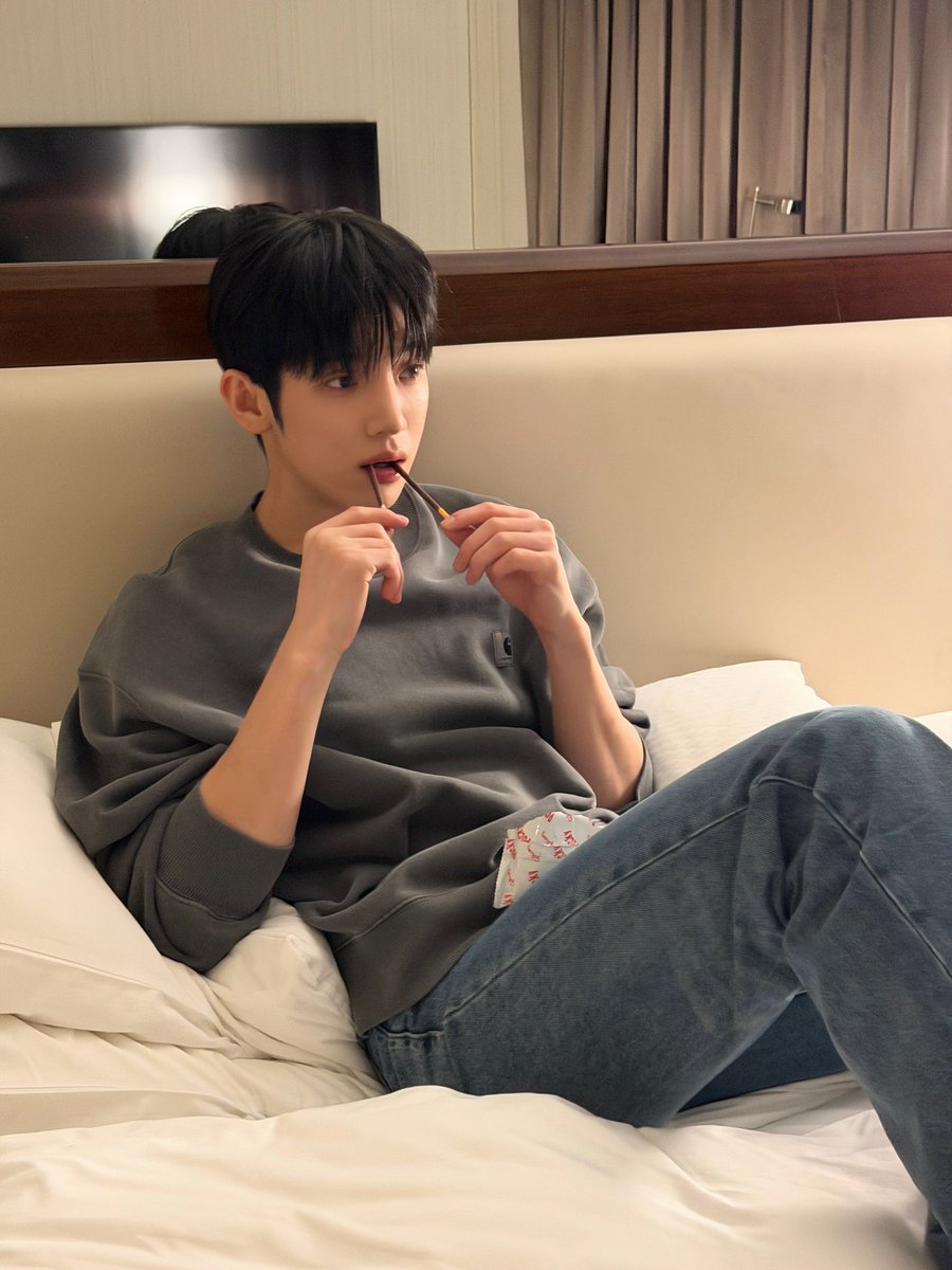 gppfll's tweet photo. 암 생각 없이 붙여놨는데 아고물 됨... https://t.co/A2ZTrLm2Sf