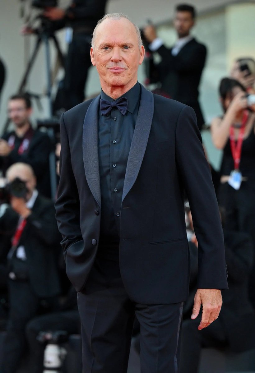 JuanC_Rdgz's tweet photo. 🎬 Happy Birthday Michael Keaton 🎂🎬
#MichaelKeaton #BirdmanorTheUnexpectedVirtueofIgnorance #RigganThomson #Birdman #SpiderManHomecoming #Morbius #AdrianToomes #Vulture #Batman #BatmanReturns #TheFlash #BruceWayne #Beetlejuice #BeetlejuiceBeetlejuice #HappybirthdayMichaelKeaton https://t.co/XohR2Jmvbp