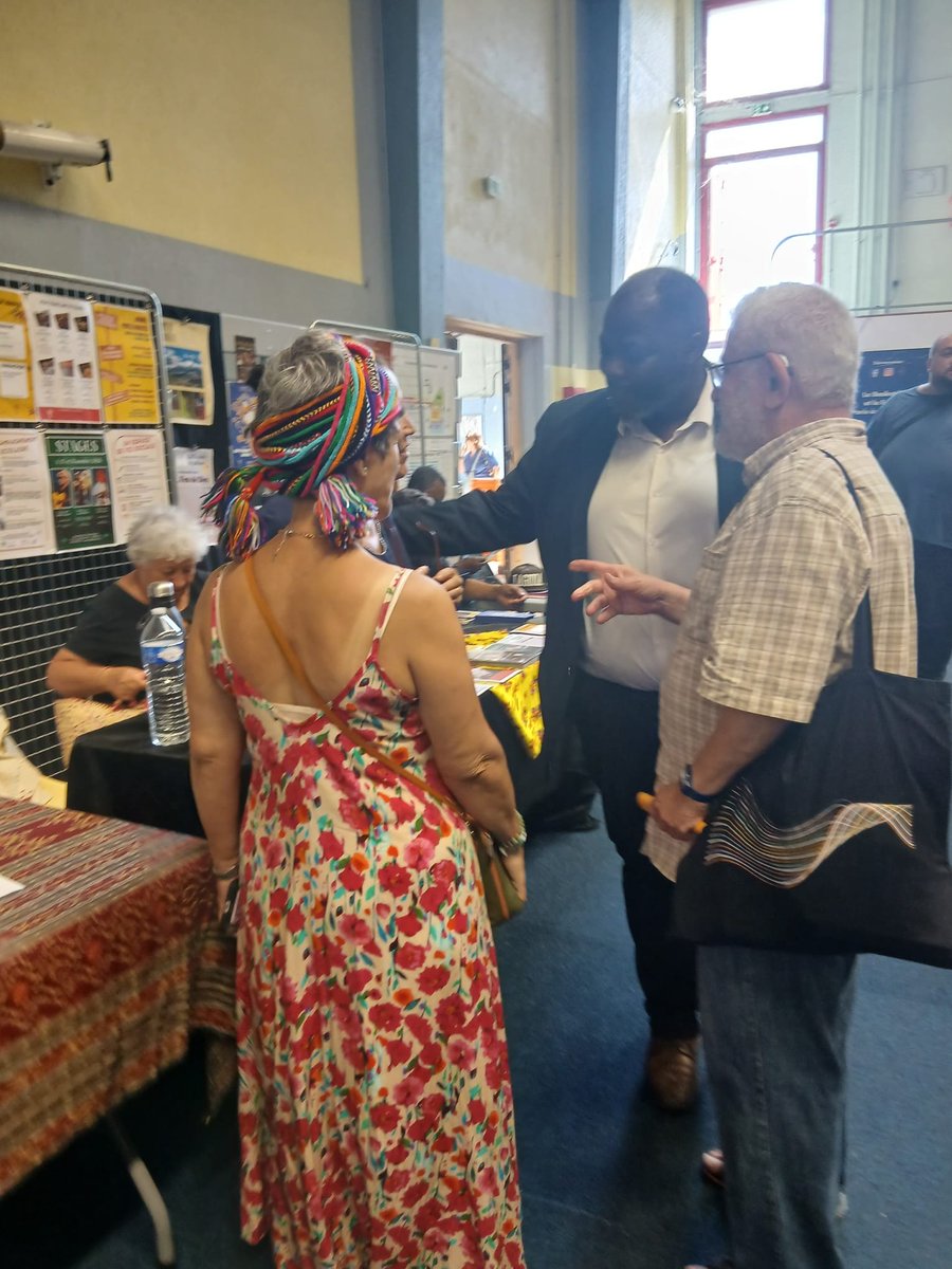 MohamadParis20's tweet photo. Au Forum des associations de #Paris20 pour échanger avec nos concitoyennes et concitoyens qui s'engagent avec les moyens du bord, au quotidien pour les habitants de #Paris20 https://t.co/TEE1WUT1EP