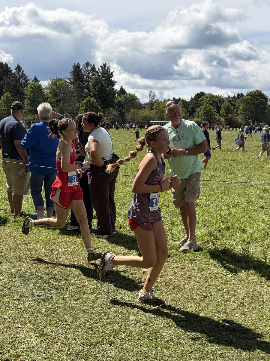 MrsPete23's tweet photo. Coming down the home stretch here! Same opening course as last year and this girl shaved nearly 2 minutes off her time! Running despite her #CHD 🏃♀️❤️ https://t.co/OwputG5sYY