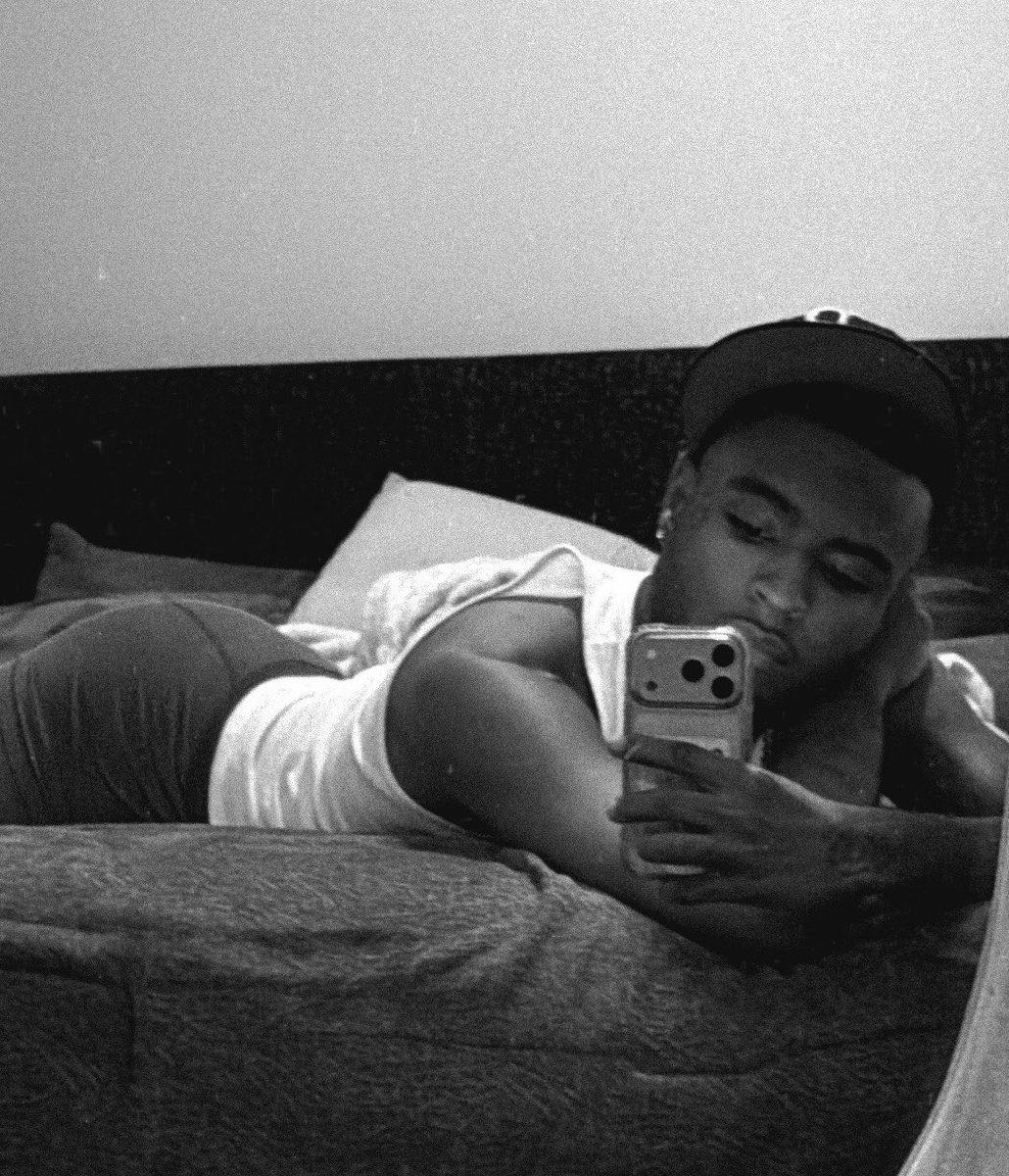 LifesizeKenn's tweet photo. He’s what you want … I’m what you need 🤫 https://t.co/vCgZHSgd32