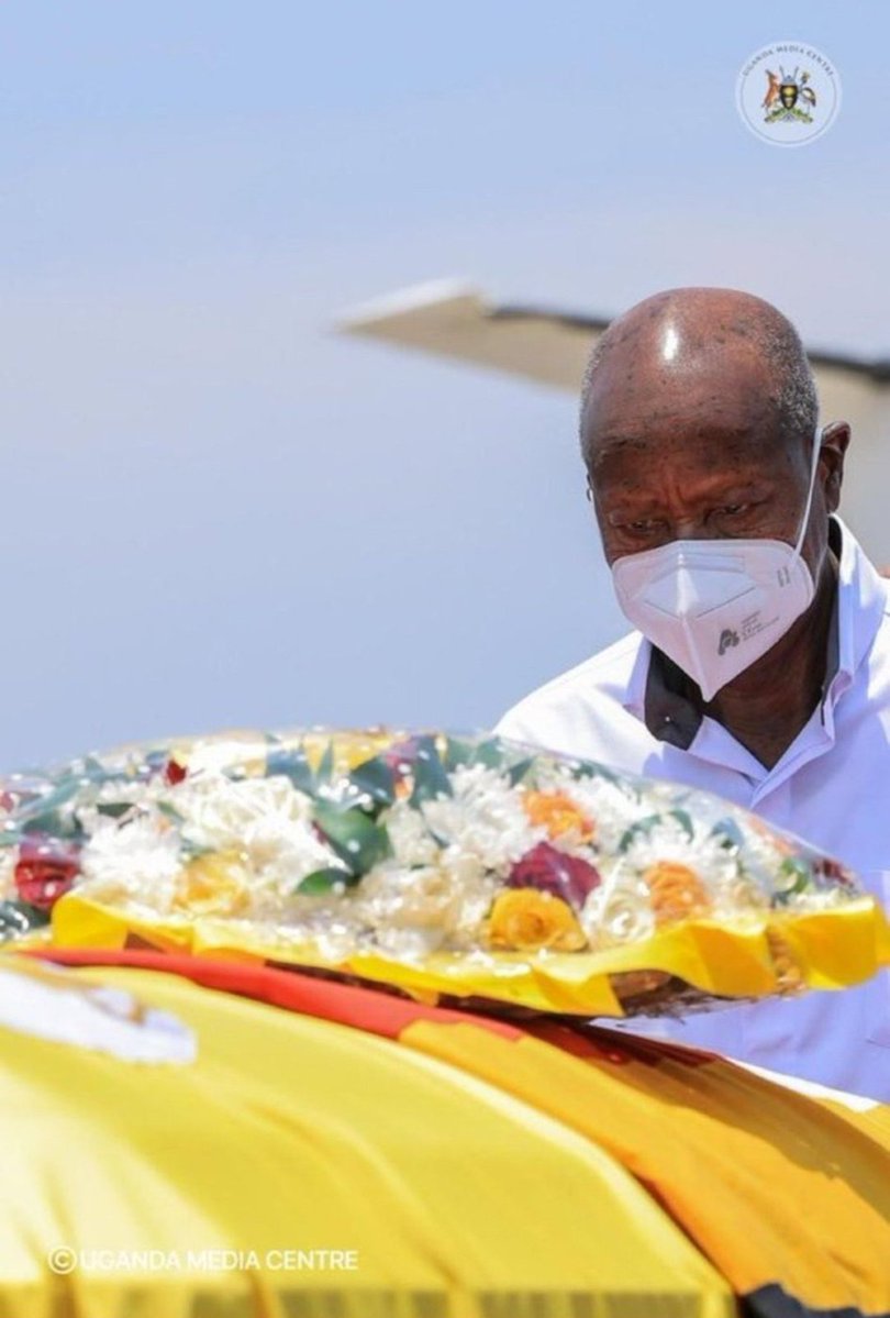 PLUNEXT's tweet photo. We stand with you your excellency @KagutaMuseveni  in this  turf and painful moment of losing such a young great man who was full of PATRIOTISM. May King OYO's Soul continue resting with Angels. What a big loss💔💔✋🏿✋🏿............ He has indeed left a ligursey we won't forget ✍🏿 https://t.co/rQ6OwktSXK