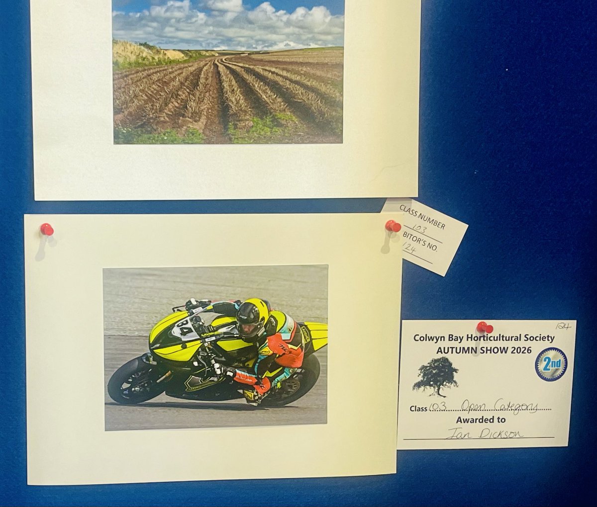 ShesfromWales's tweet photo. Let them eat cake!๐ด๓ ง๓ ข๓ ท๓ ฌ๓ ณ๓ ฟcake competition in Wales today also prizes for best photos and best fruit and veg .. good for the soul event and a friend won 2nd prize for her photos ๐๐ #thingsisee #wales #homemadecakes #supportlocal #homegrownvegetables #communityspirit #goodforthesoul https://t.co/t8bG0jwHNL