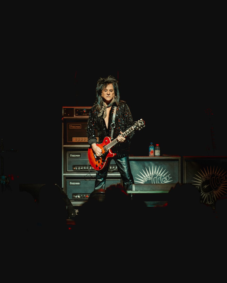 shutter16's tweet photo. Fontainebleau brought the clean room. Billy Idol brought the history. Steve Stevens brought the knife. 🔥🎸

📸 Review + gallery:
https://t.co/nT8ZR8eNOt
#BillyIdol #SteveStevens #Shutter16 https://t.co/3Uct0IAX04
