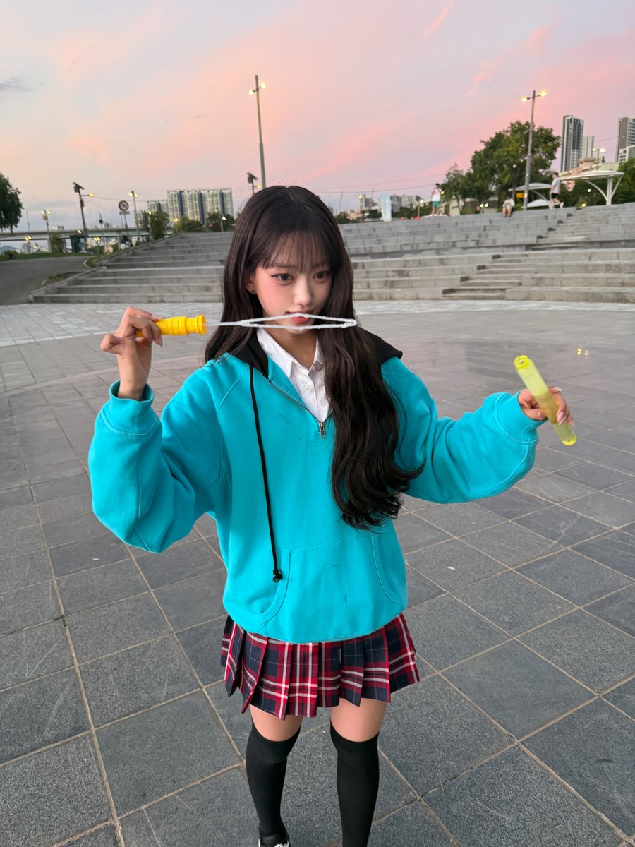 OFFICIAL_MEOVV's tweet photo. ˚₊‧꒰ა meovv 2 pawmpawm ໒꒱ ‧₊˚

#MEOVV #미야오 #SOOIN #수인
#LETSMEOVV #2YearsOfMEOVV
#THEBLACKLABEL #더블랙레이블 https://t.co/x9Toi9P2vo