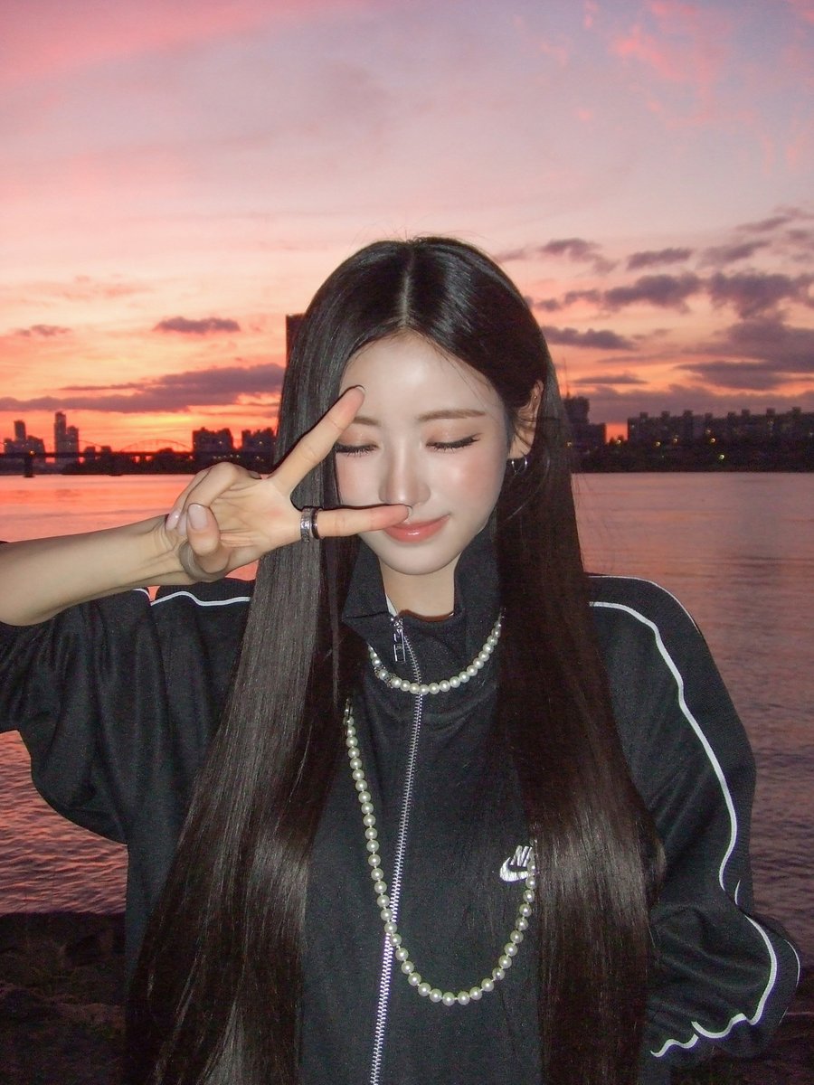 OFFICIAL_MEOVV's tweet photo. ˚₊‧꒰ა meovv 2 pawmpawm ໒꒱ ‧₊˚ 

#MEOVV #미야오 #ANNA #안나
#LETSMEOVV #2YearsOfMEOVV
#THEBLACKLABEL #더블랙레이블 https://t.co/TIWen8WR1w