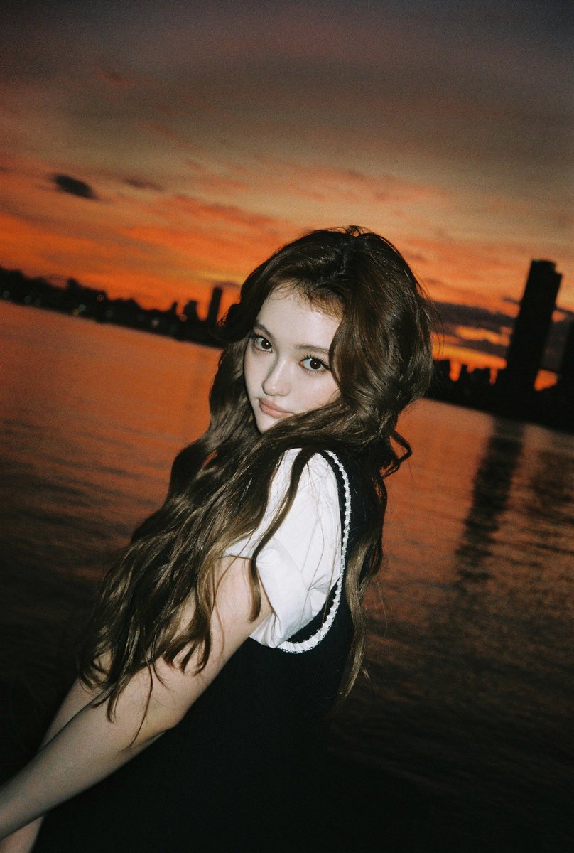 OFFICIAL_MEOVV's tweet photo. ˚₊‧꒰ა meovv 2 pawmpawm ໒꒱ ‧₊˚ 

#MEOVV #미야오 #ELLA #엘라
#LETSMEOVV #2YearsOfMEOVV
#THEBLACKLABEL #더블랙레이블 https://t.co/nbwOeW6YSe
