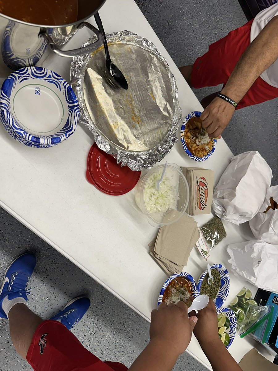 BlazerFBprogram's tweet photo. Best Principal in the World !!!@Americas_HS taking care of us this morning! Thank you Ma’am! 
#UnitedWeBlazeTheWay #EAT #PoP #One11 @Coach_NoeRobles @frontz_eric @JNunn_ADM @SISD_Marketing https://t.co/fi4GBtAXcn
