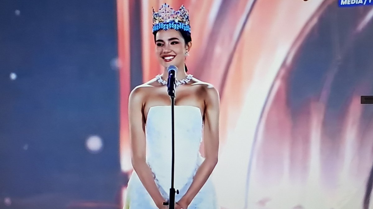 NicolasJaCe's tweet photo. Hace años no veia el #MissWord muy elegante, y puesto el evento felicitaciones a #RepublicaDominicana #España y #Vietnam como anfitrión se lucio con ese show de luces. #Entretenimiento https://t.co/Ud0RmsEatM